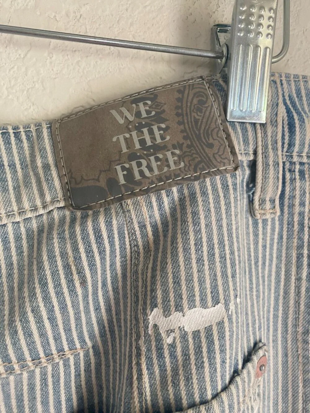 We The Free Good Luck Mid-Rise Stripe Barrel Jeans Size 28 Excellent Condition - Picture 8 of 8